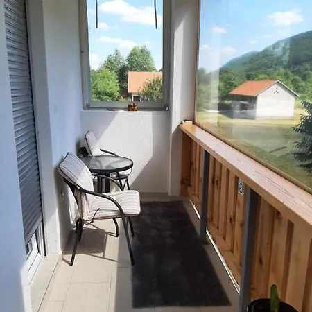 Apartments Paradise Licko Petrovo Selo Exterior photo
