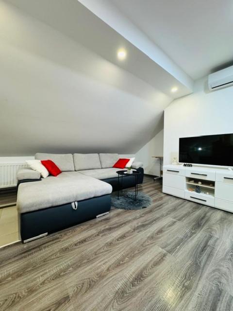 Apartment Paradise Licko Petrovo Selo